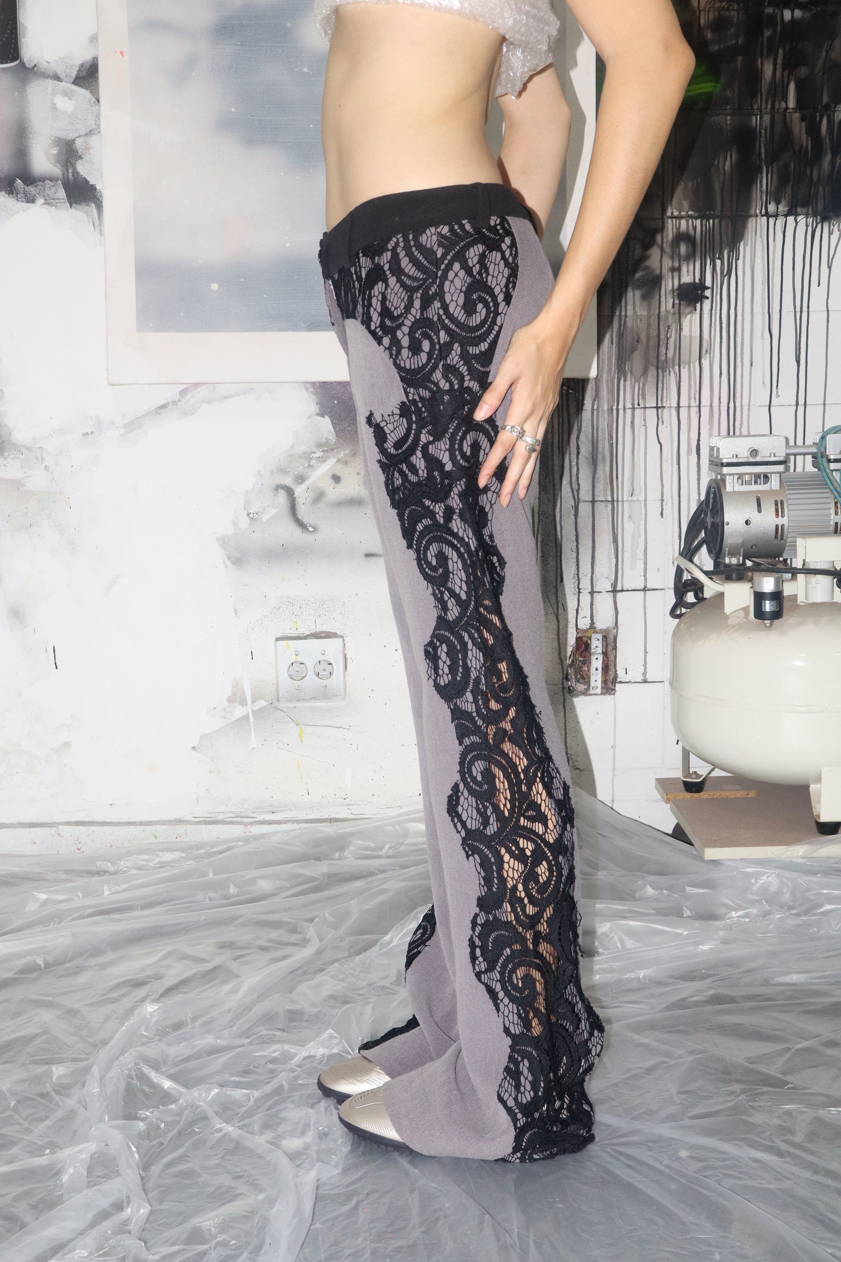 calça skazi detalhe em renda