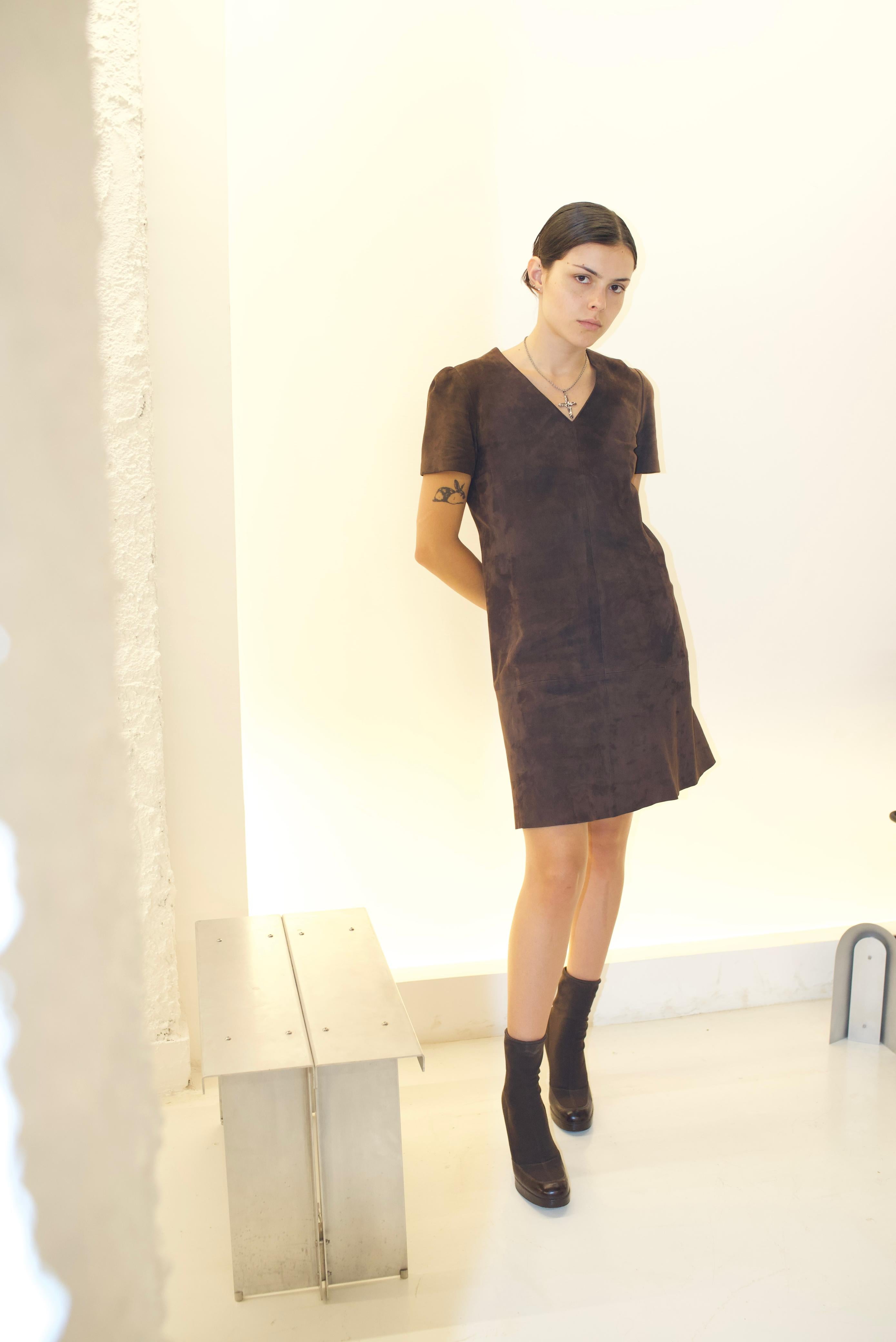 vestido balenciaga camurça